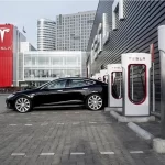 Tesla multa a sus conductores por ocupar supercargadores demasiado tiempo